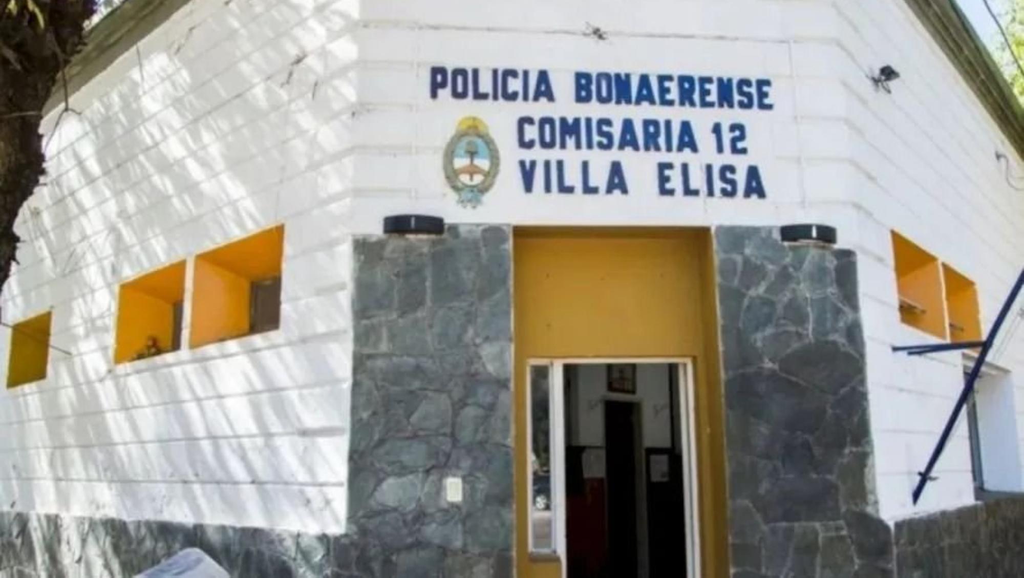 Los policías de la comisaría de Villa Elisa buscan al autor del crimen.