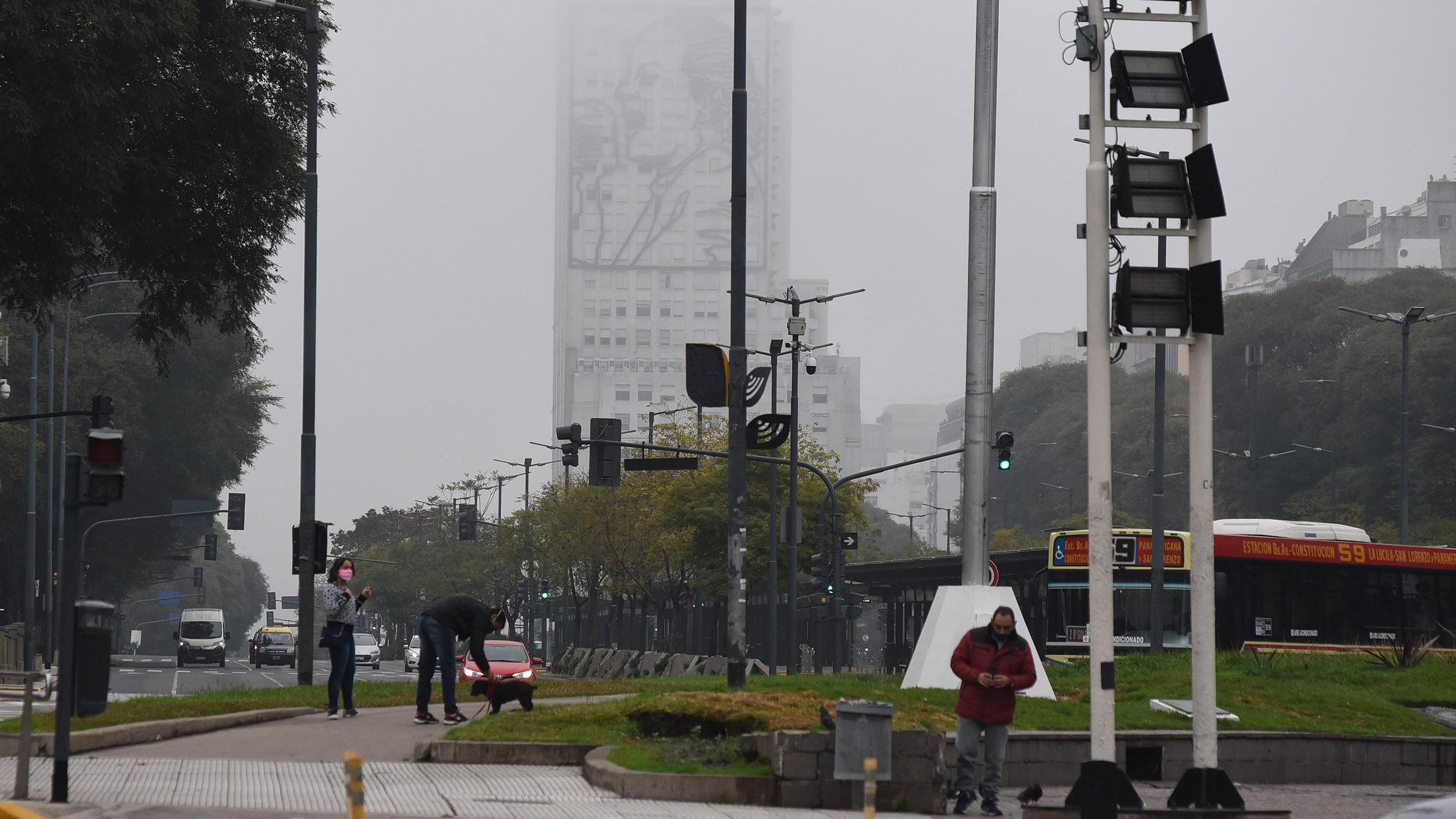 La neblina estará en las primeras horas de este martes (Jonatan Moreno/Crónica).