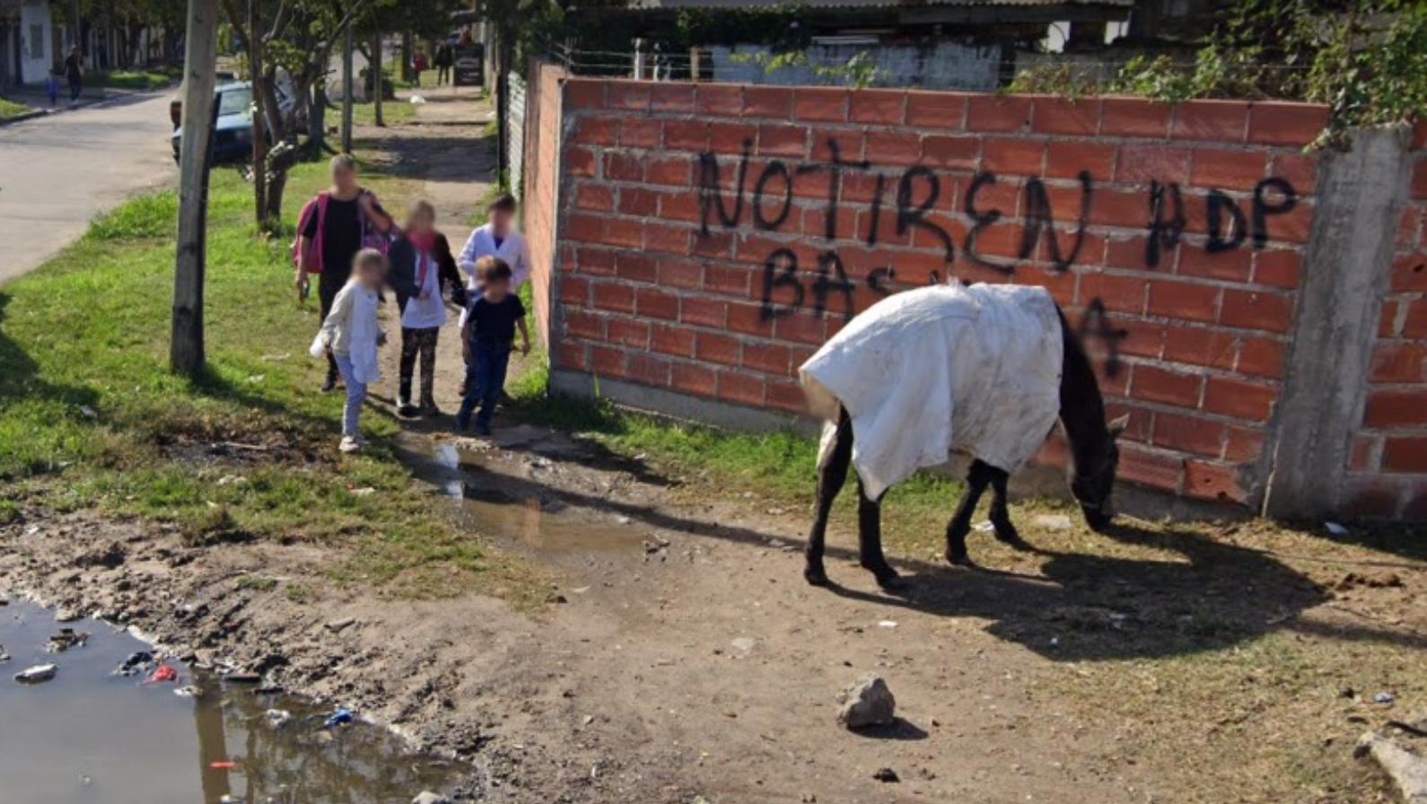 Acá, en esta esquina, fueron encontrados los restos humanos.