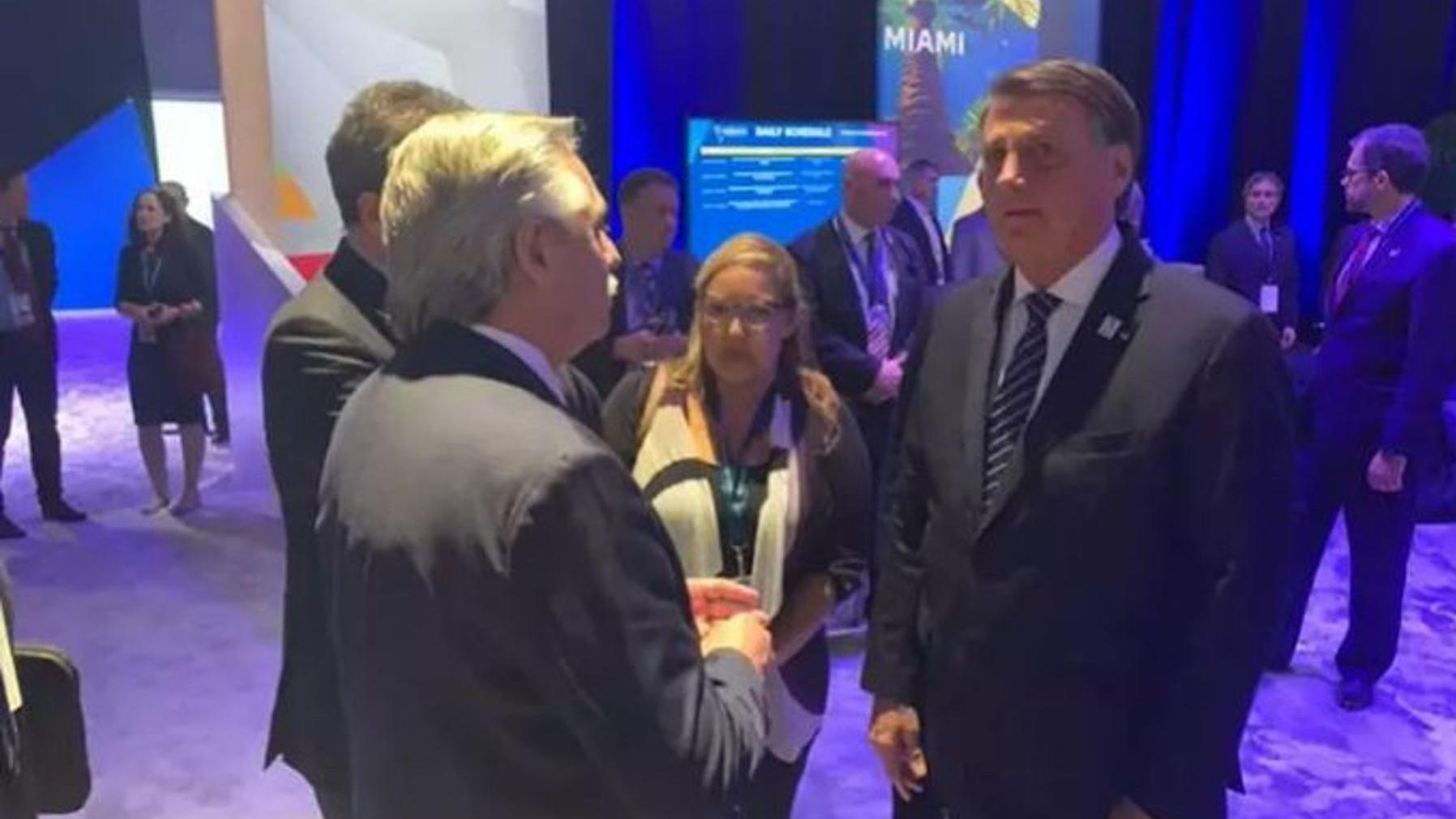 El presidente Alberto Fernández junto a su par brasileño, Jair Bolsonaro, en el segundo día de la Cumbre de las Américas.