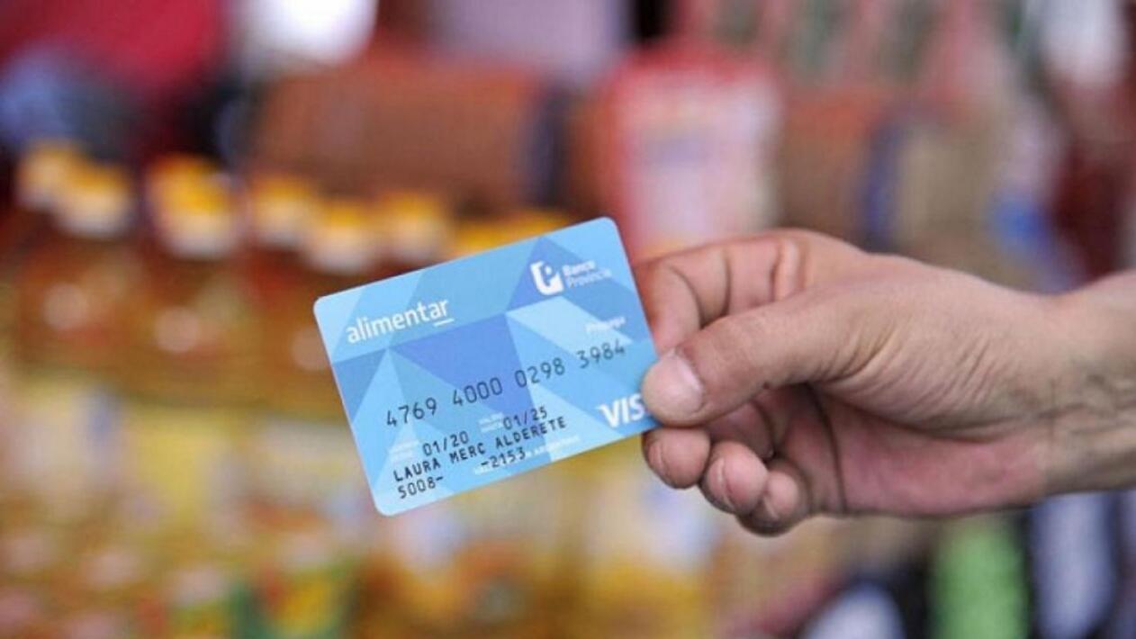 ANSES acredita la Tarjeta Alimentar con aumento para beneficiarias de la AUH y AUE (Imagen ilustrativa).