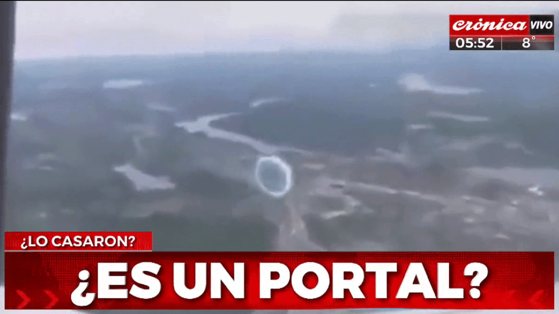 ¿OVNI o portal a otra dimensión? Filman misterioso anillo luminoso desde un avión.