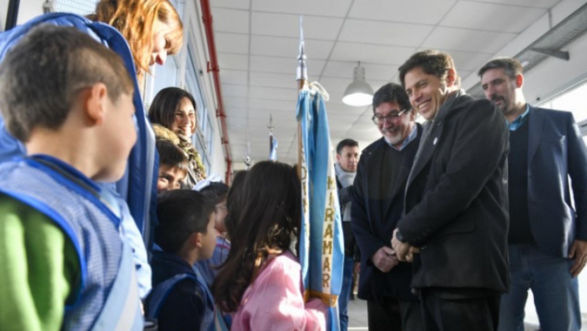 Kicillof encabezó también el acto de inauguración del edificio de dos instituciones que completan el polo educativo de Barrio Aeroparque, en Miramar.