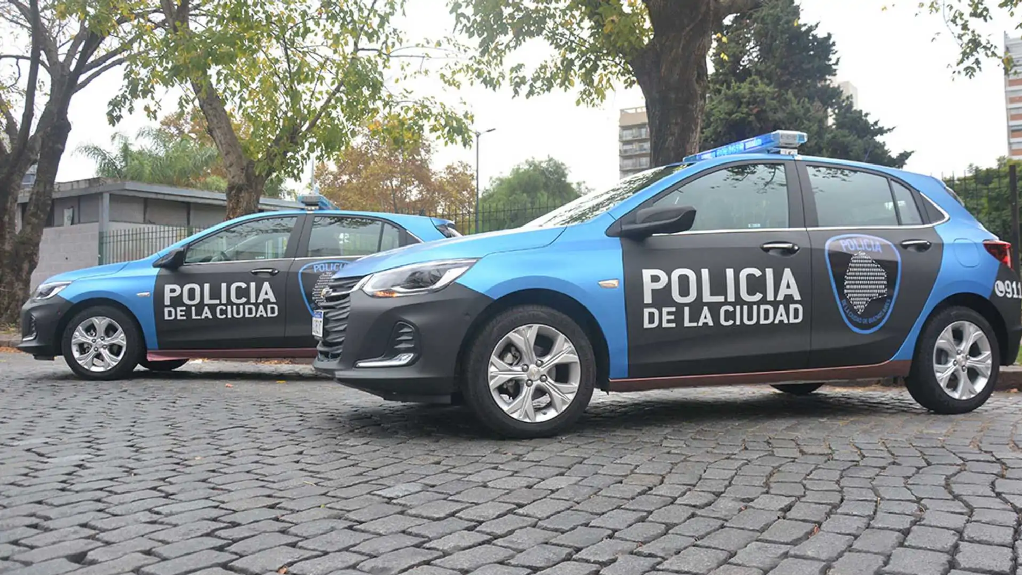 Los policías detuvieron a jóvenes que robaron un celular con una réplica de un arma (Imagen ilustrativa).