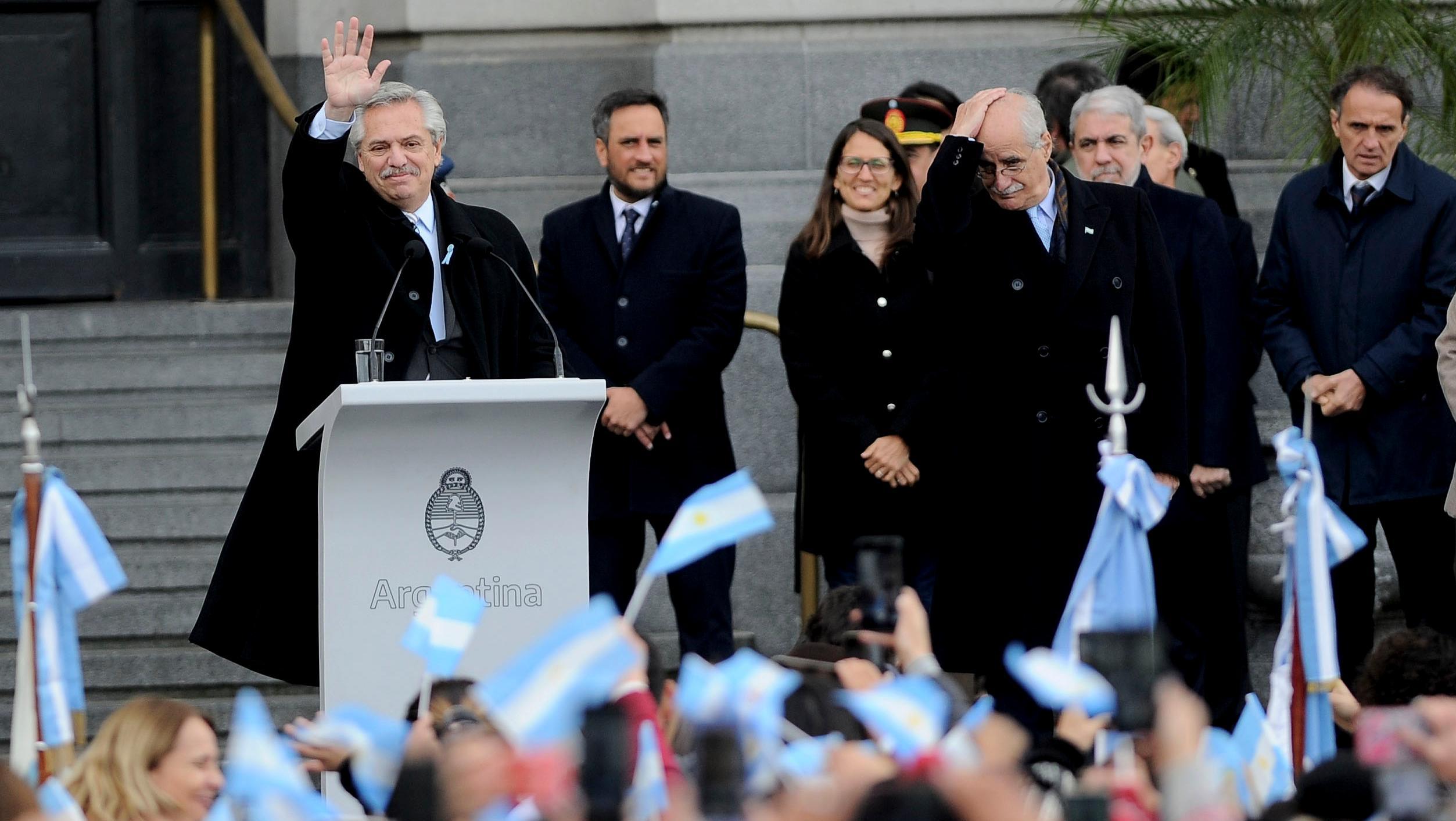 El presidente Alberto Fernández tomó juramento a alumnos de cuarto grado en el Centro Cultura Kirchner (Télam).