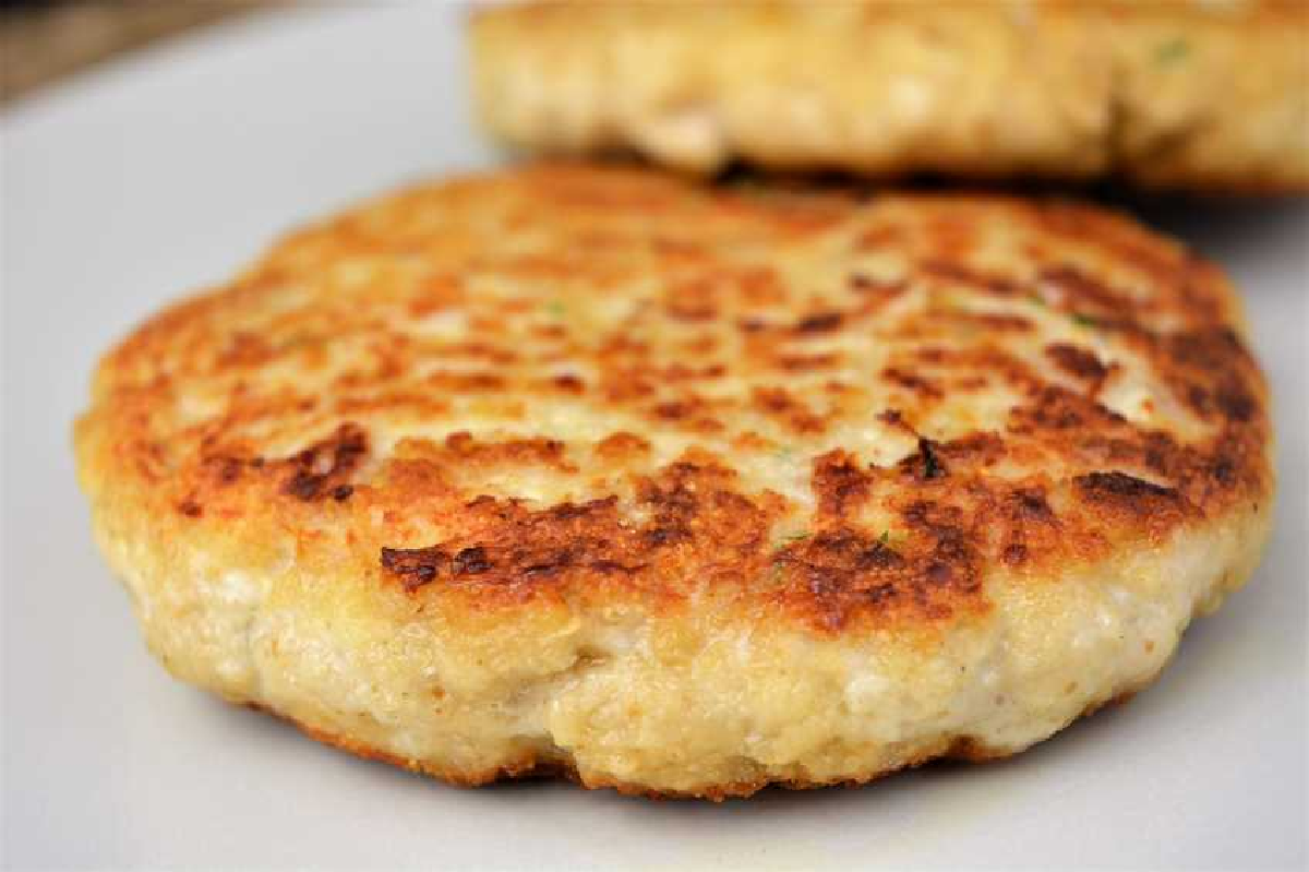 Ricas hamburguesas de pollo a la plancheta.