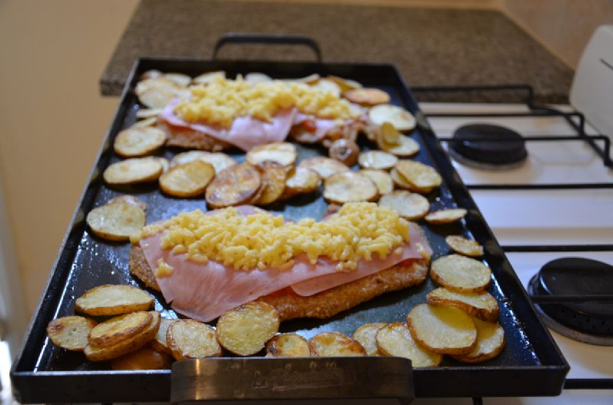 Milas napolitanas a la plancheta, un clásico exquisito.