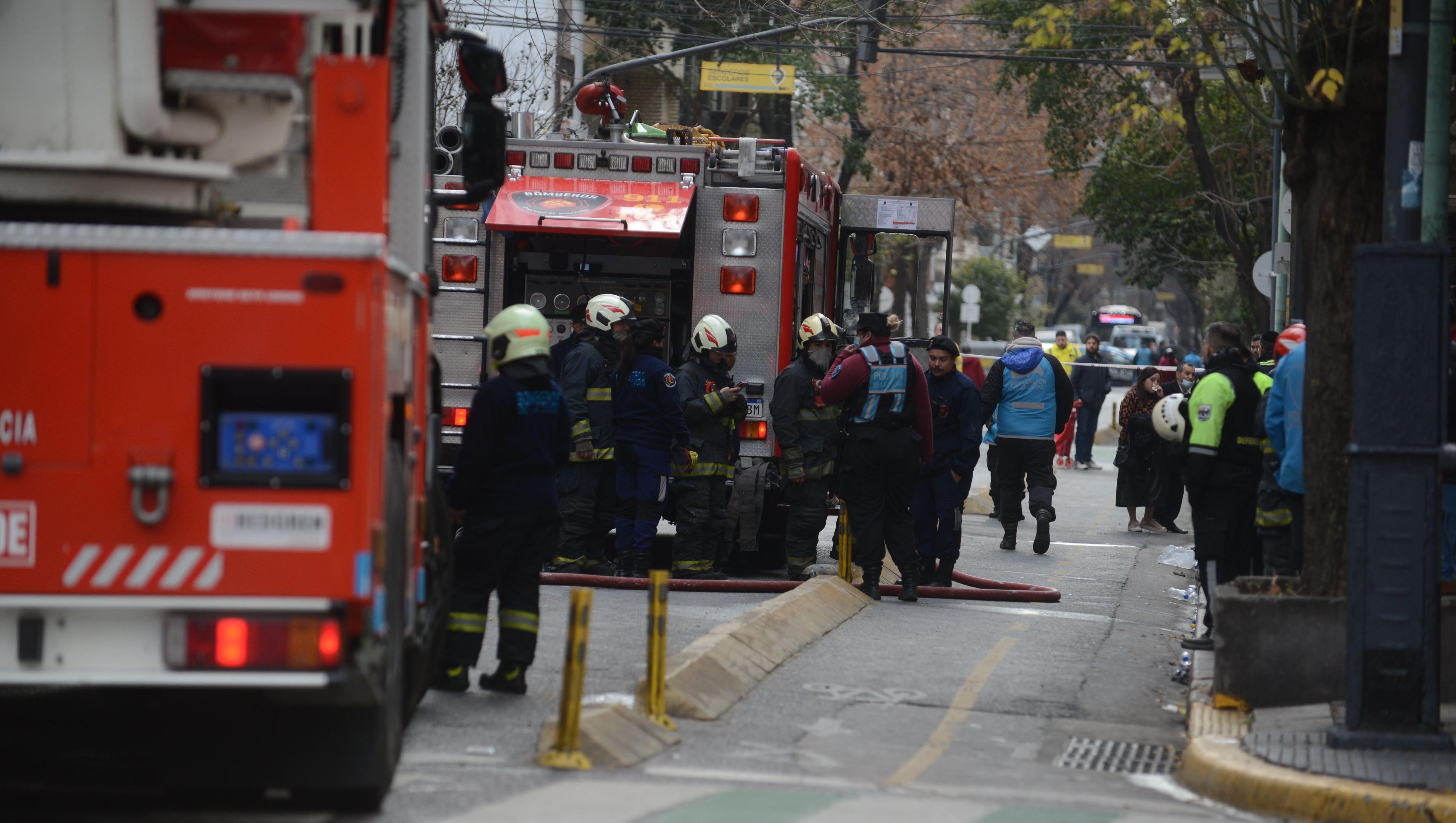 Cinco personas, tres niños y dos mujeres, murieron en el incendio en el edificio del barrio porteño de Recoleta (Hernán Nersesian / Crónica).