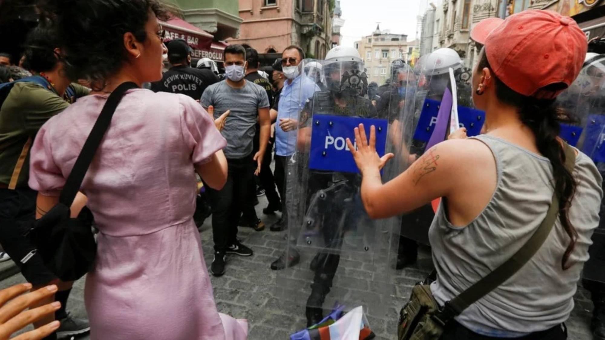 Marcha del Orgullo de Estambul: más de 150 personas fueron arrestadas durante la manifestación. 