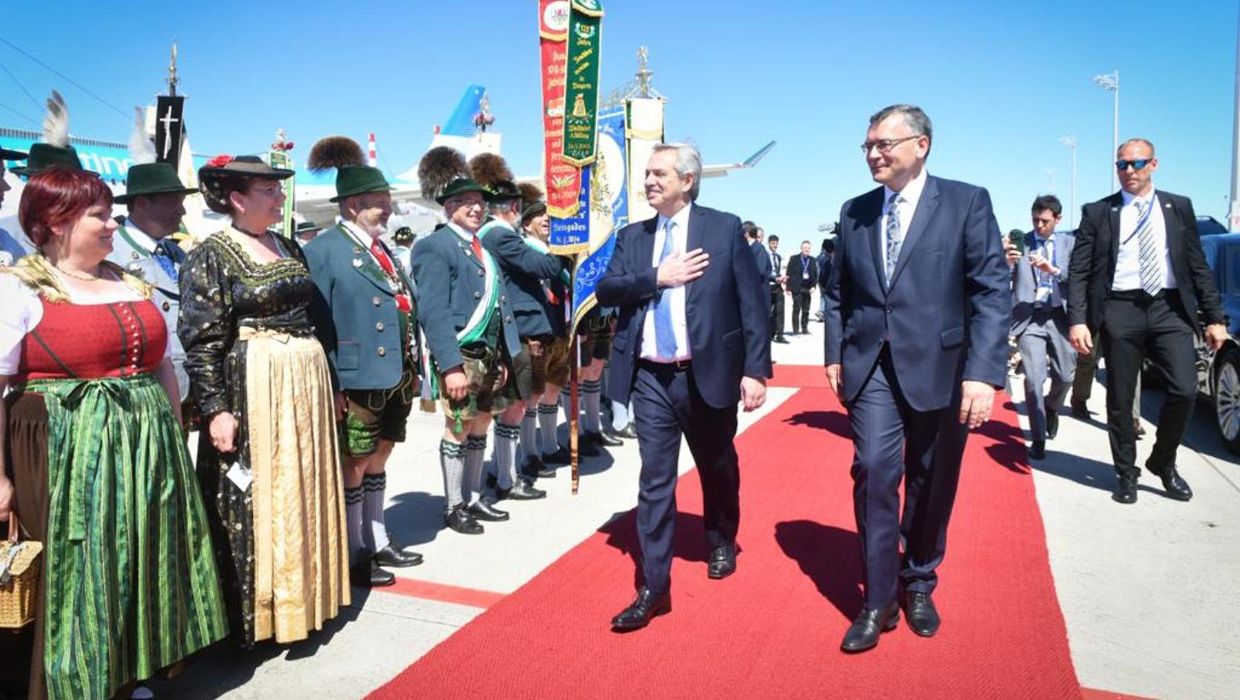 Así llegó el presidente Alberto Fernández a Alemania, donde se desarrollaba la Cumbre del G7 (Captura de video).