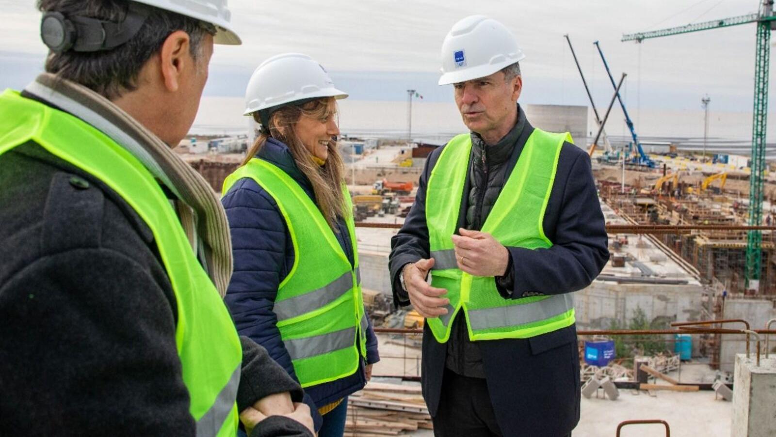 Malena Galmarini, titular de AySA, y Carlos Felipe Jaramillo, vicepresidente del Banco Mundial.