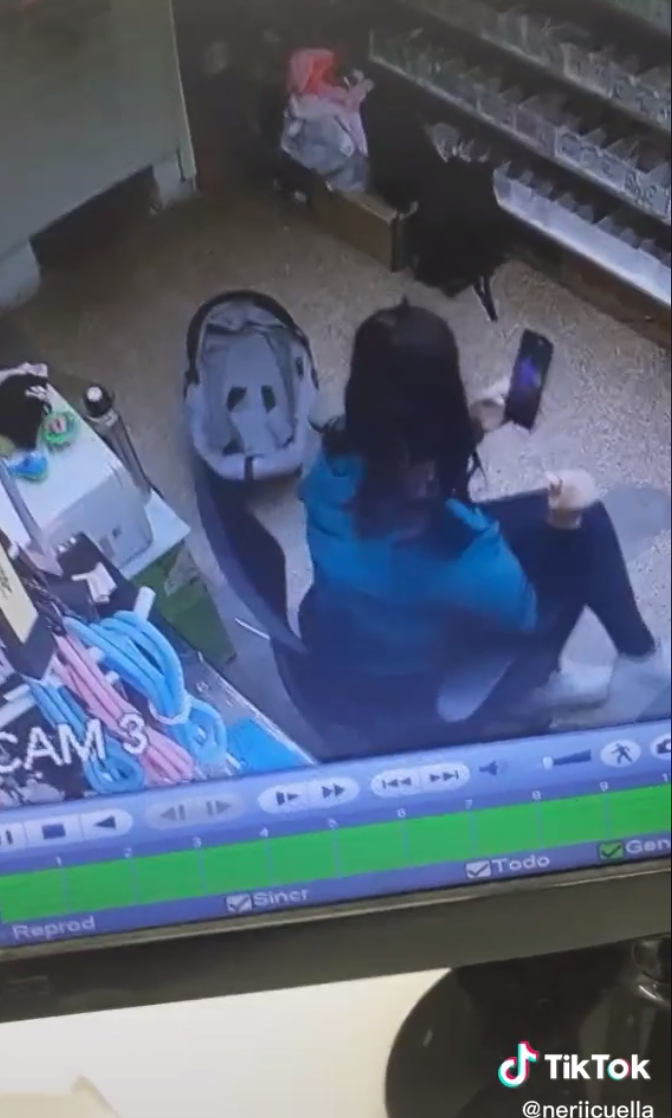 El momento en el que la mujer notó que estaba ocurriendo algo extraño.