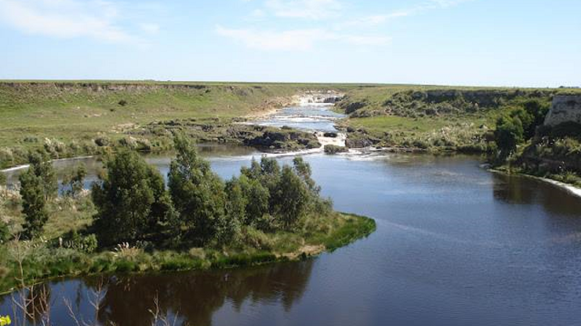 Copetona: un pueblo turístico que atrae por sus paisajes únicos. 