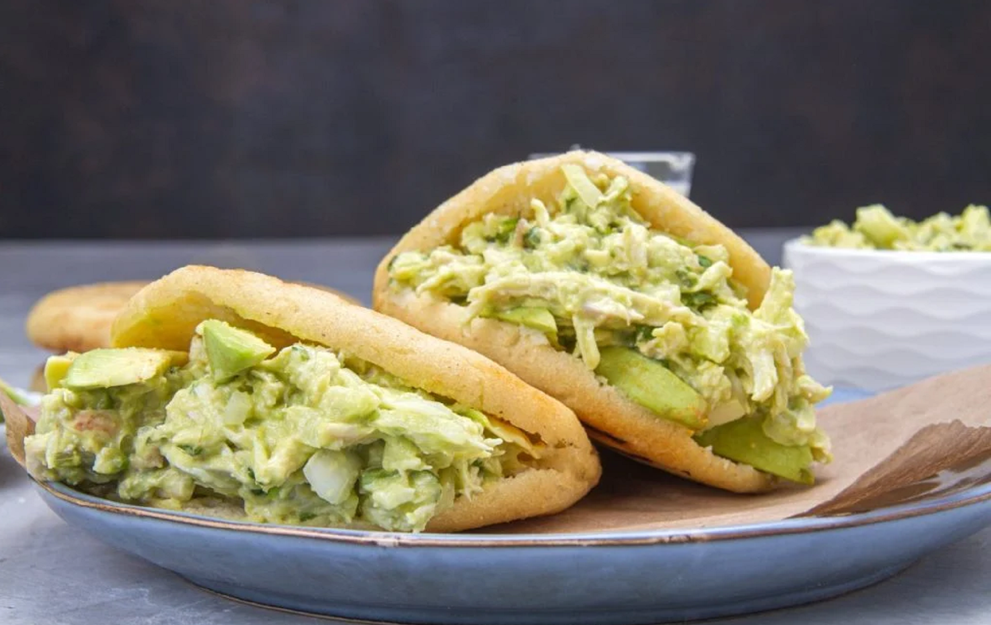 Relleno con palta y pollo.