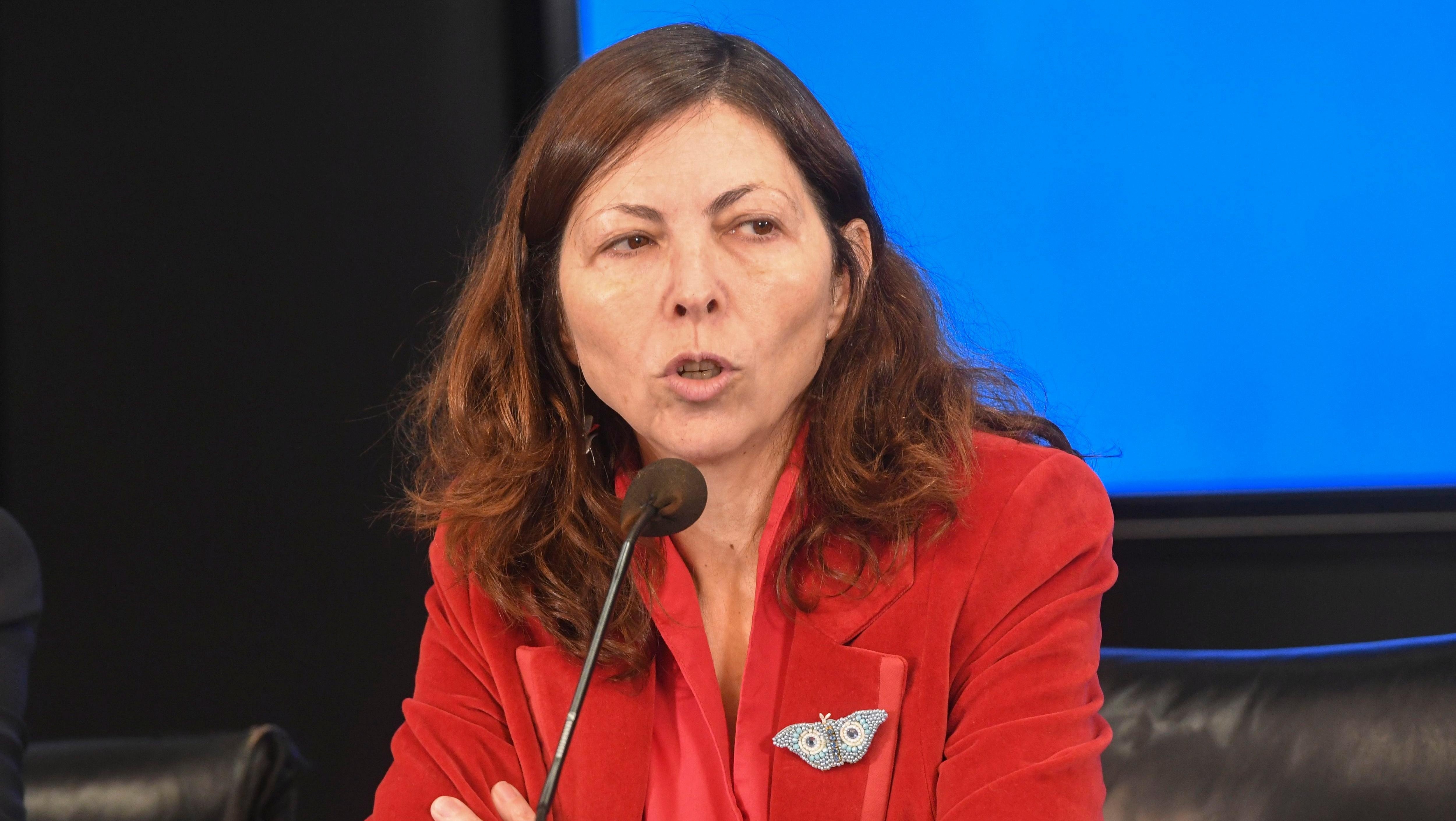 La ministra de Economía, Silvina Batakis, arribó este domingo a Washington, donde entre este lunes y el día martes tiene previsto desarrollar una intensa agenda.