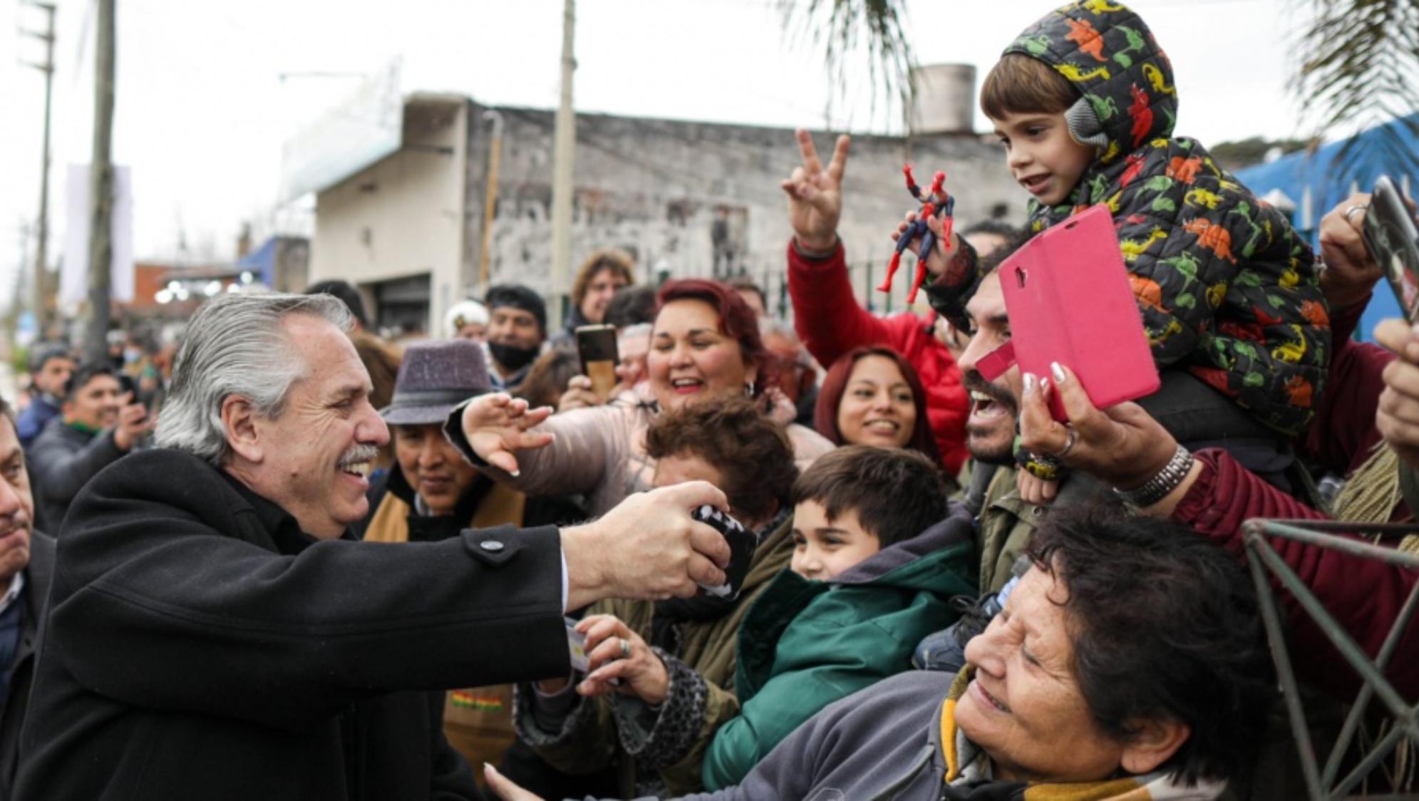 Alberto Fernández se refirió a los anuncios de Batakis durante su visita a Berazategui (Telam).