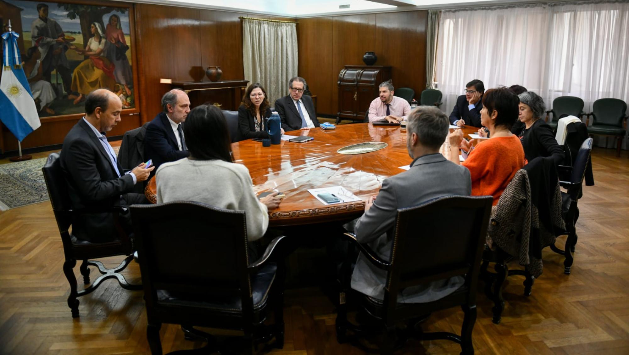 La ministra de Economía, Silvina Batakis, se reunió con su equipo económico y anunció la medida.