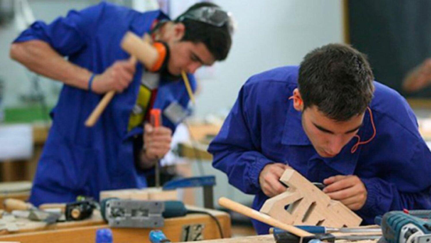 El programa busca orientar y capacitar a jóvenes en su camino laboral.