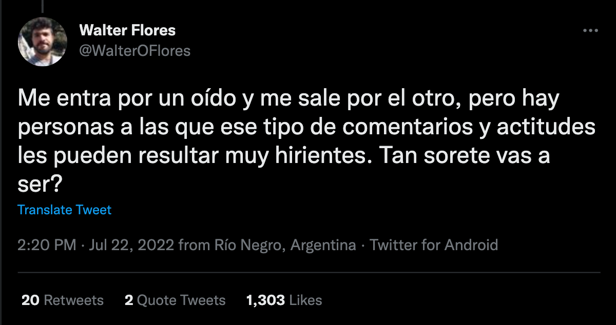 La reflexión del hombre viral.