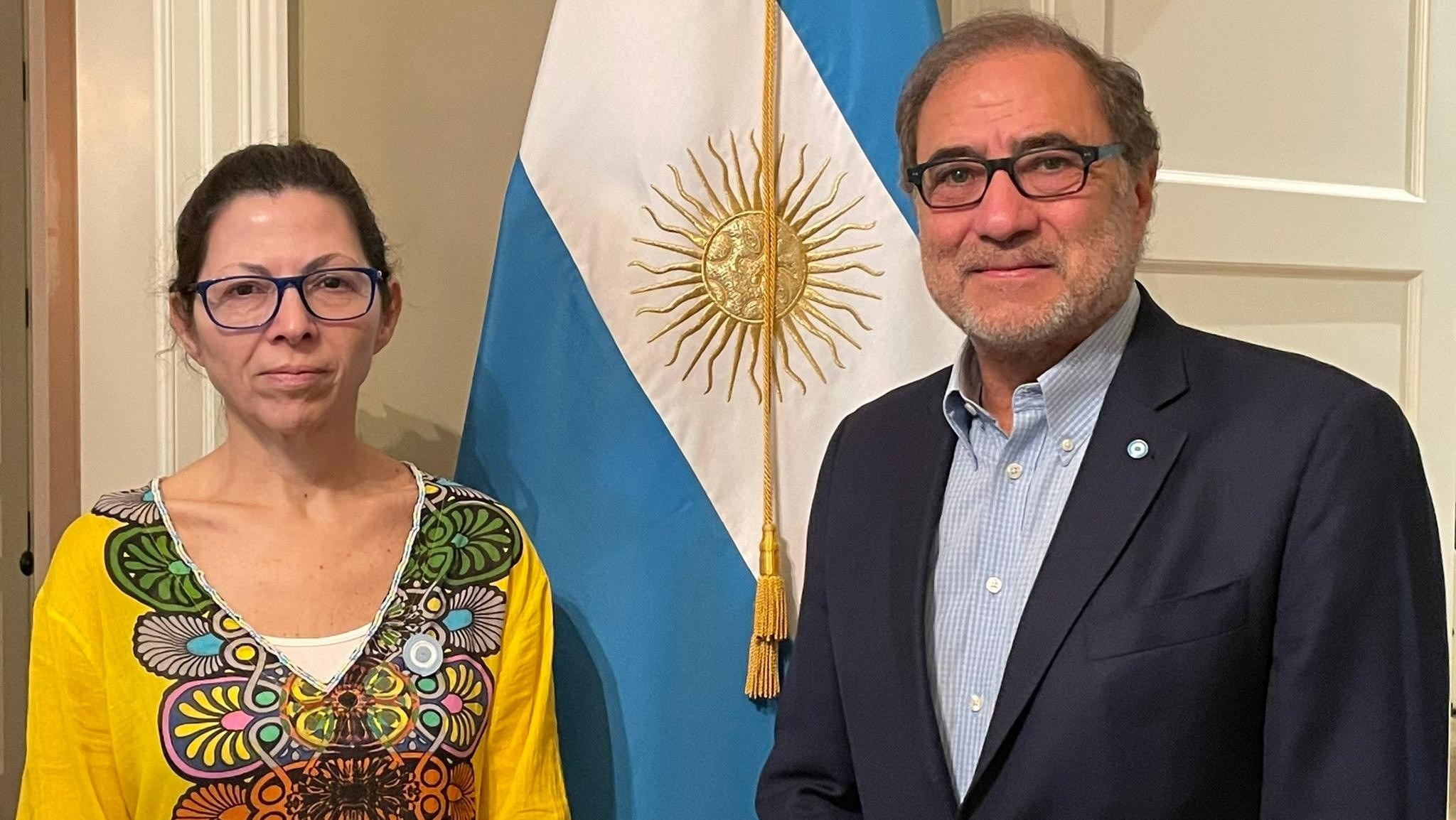 Al llegar a Washington, Silvina Batakis fue recibida por Jorge Arguello, embajador argentino en Estados Unidos (Gentileza @JorArguello/Twitter).