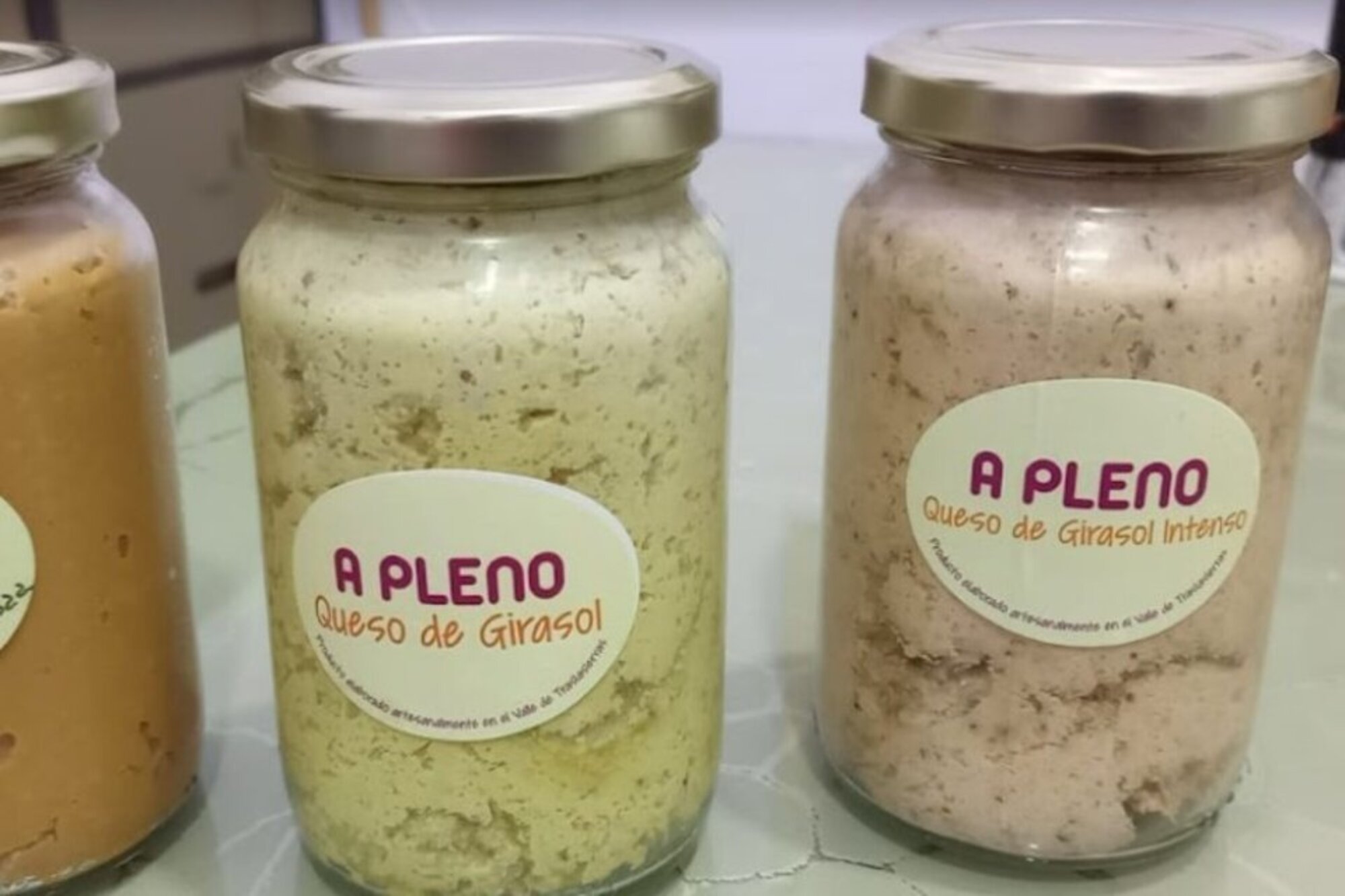 Se recomienda a la población que se abstenga de consumir todos los productos marca 'A Pleno'.