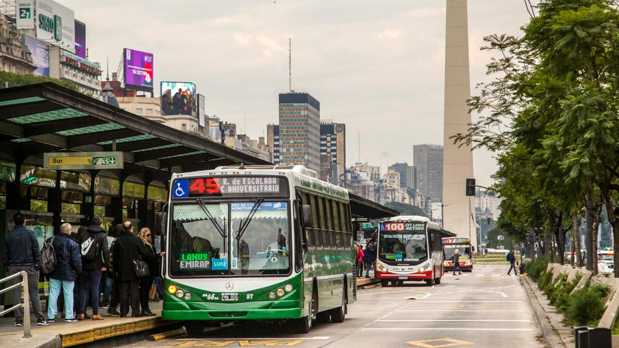 Ante la inflación acelerada, los colectiveros quieren acordar nuevos aumentos de sueldos.