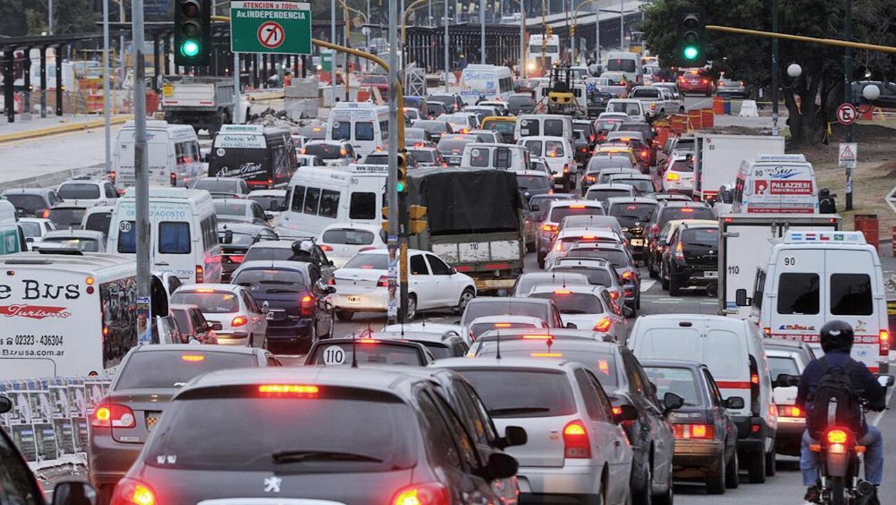 Tránsito cargado en los accesos a la ciudad de Buenos Aires (Imagen ilustrativa).