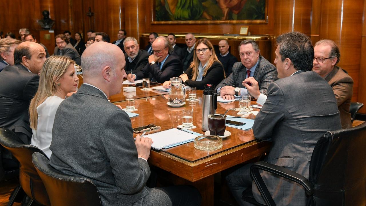 El encuentro con los principales funcionarios de Economía se extendió más de dos horas.