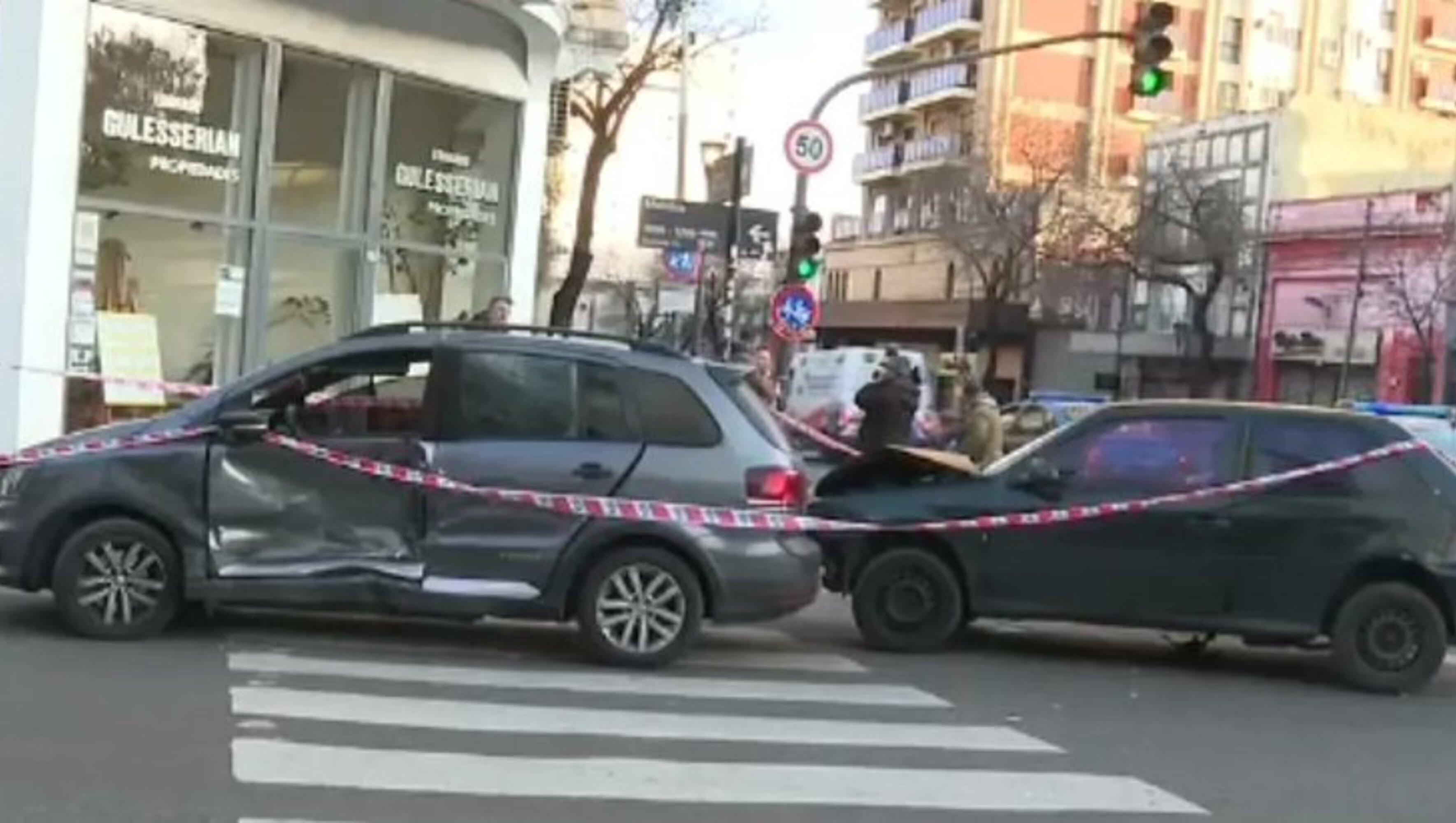 El choque inicial que dejó tres heridos ocurrió en la avenida Córdoba y Malabia.  