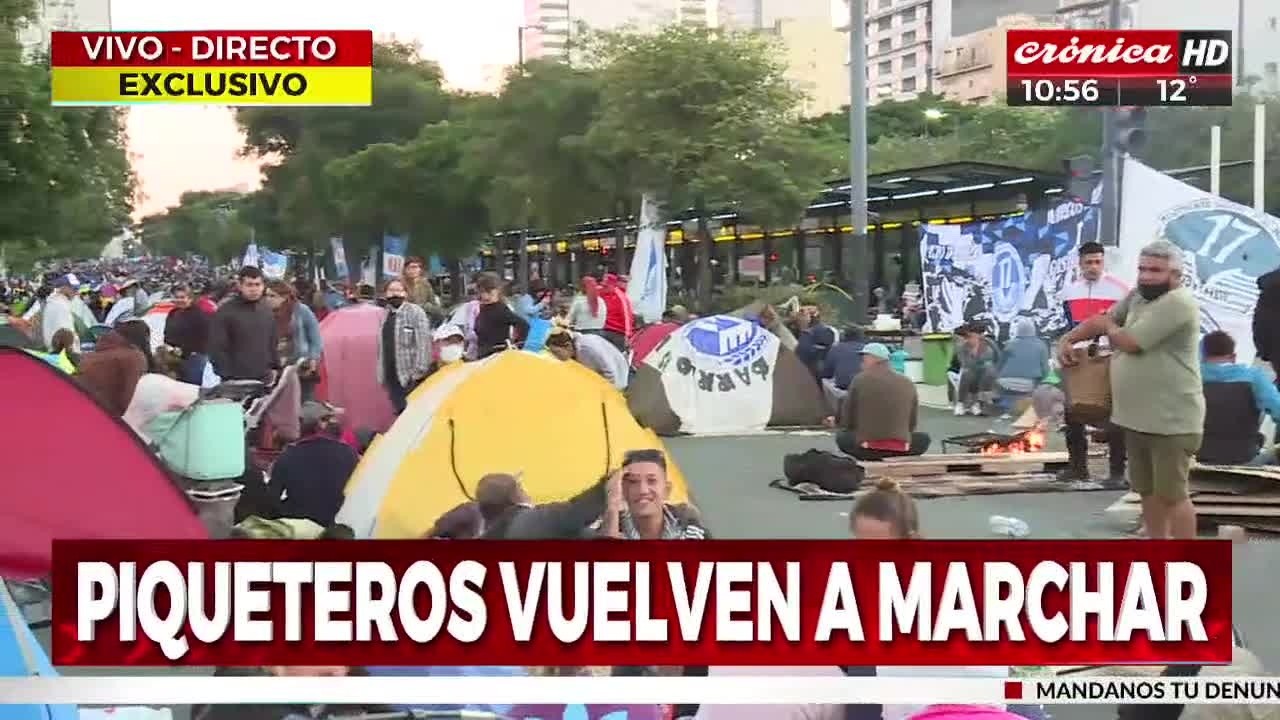 La movilización de los manifestantes de Unidad Piquetera se realiza a lo largo de distintos puntos de la Avenida 9 de Julio (Captura de pantalla).