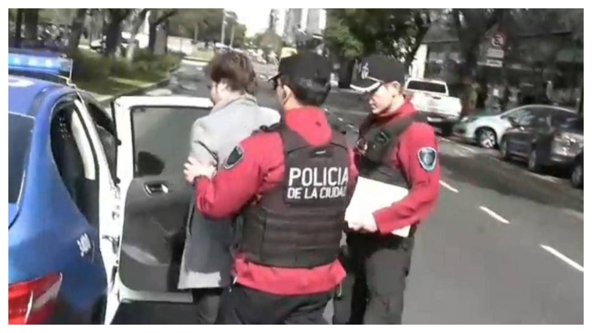 El conductor no quiso tomar un carril alternativo y cayó detenido (captura).