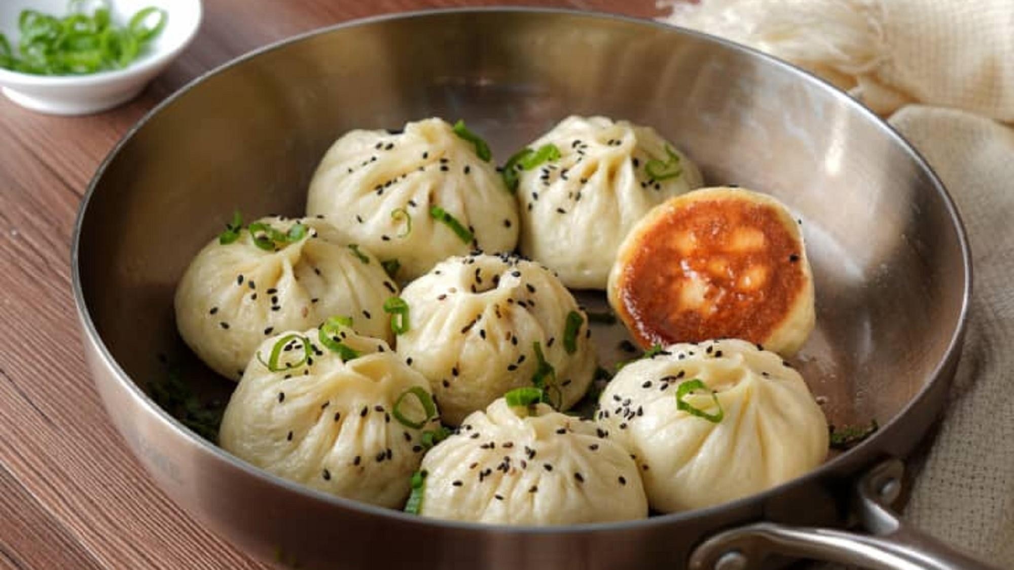 Aprende a cocinar dumplings chinos, un reconocido plato oriental. 