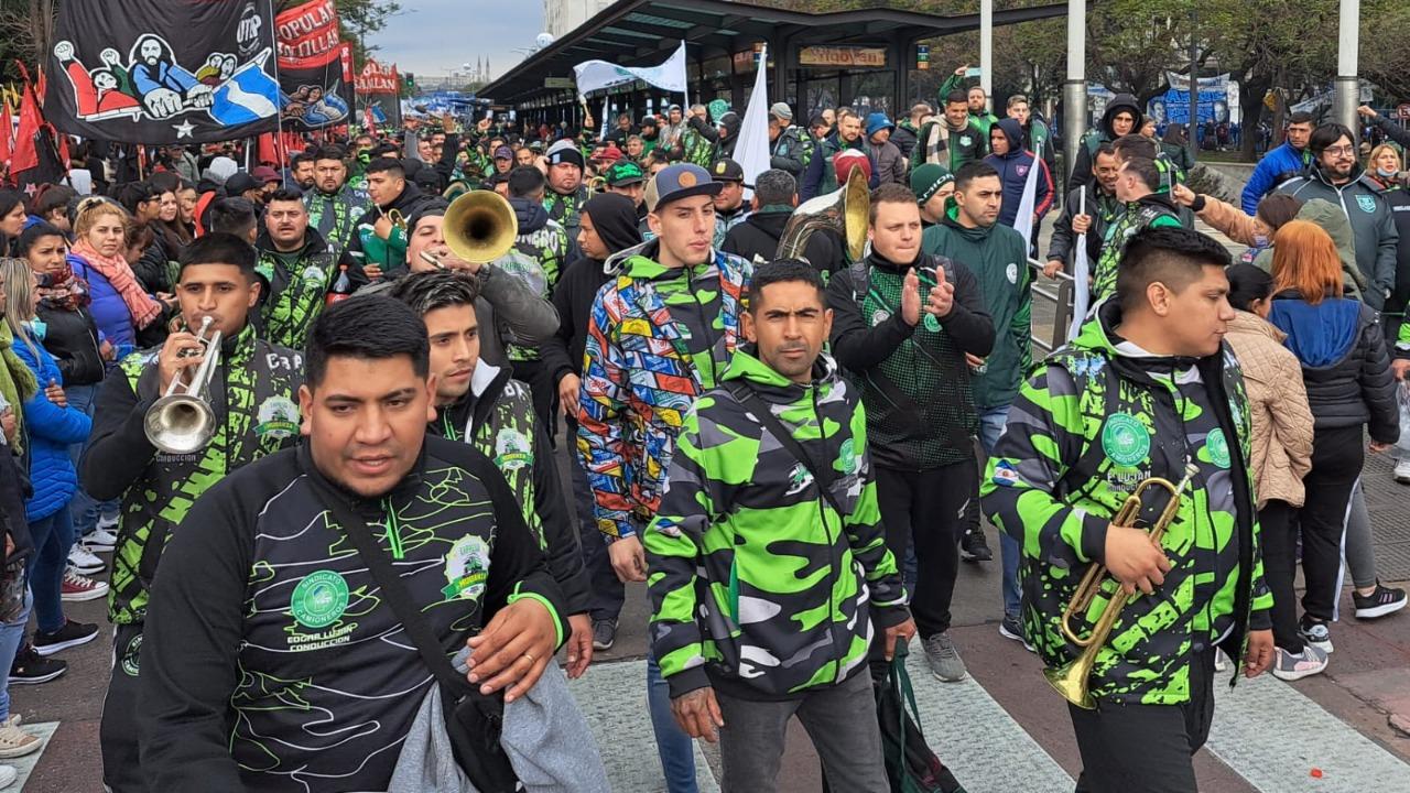 Las columnas de Camioneros fueron de las primeras en arribar a la zona donde este miércoles se realizará la marcha de la CGT (Fernando Pérez Re/Crónica)