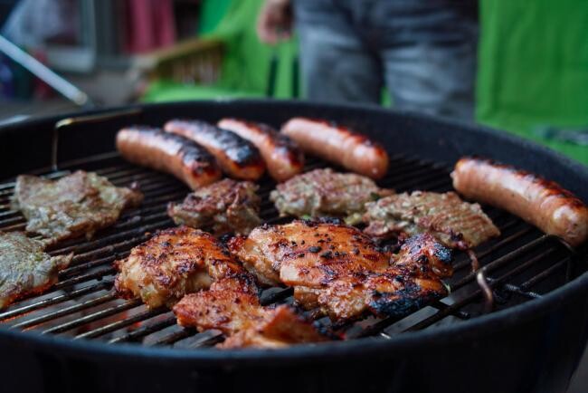 Debemos organizarnos antes de hacer un asado.