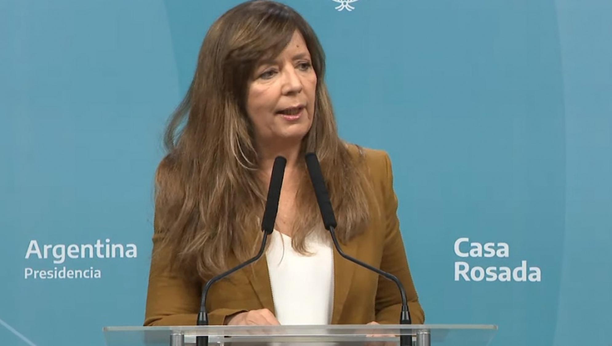 La portavoz presidencial, Gabriela Cerruti, en la habitual rueda de prensa de los jueves (Captura de pantalla).