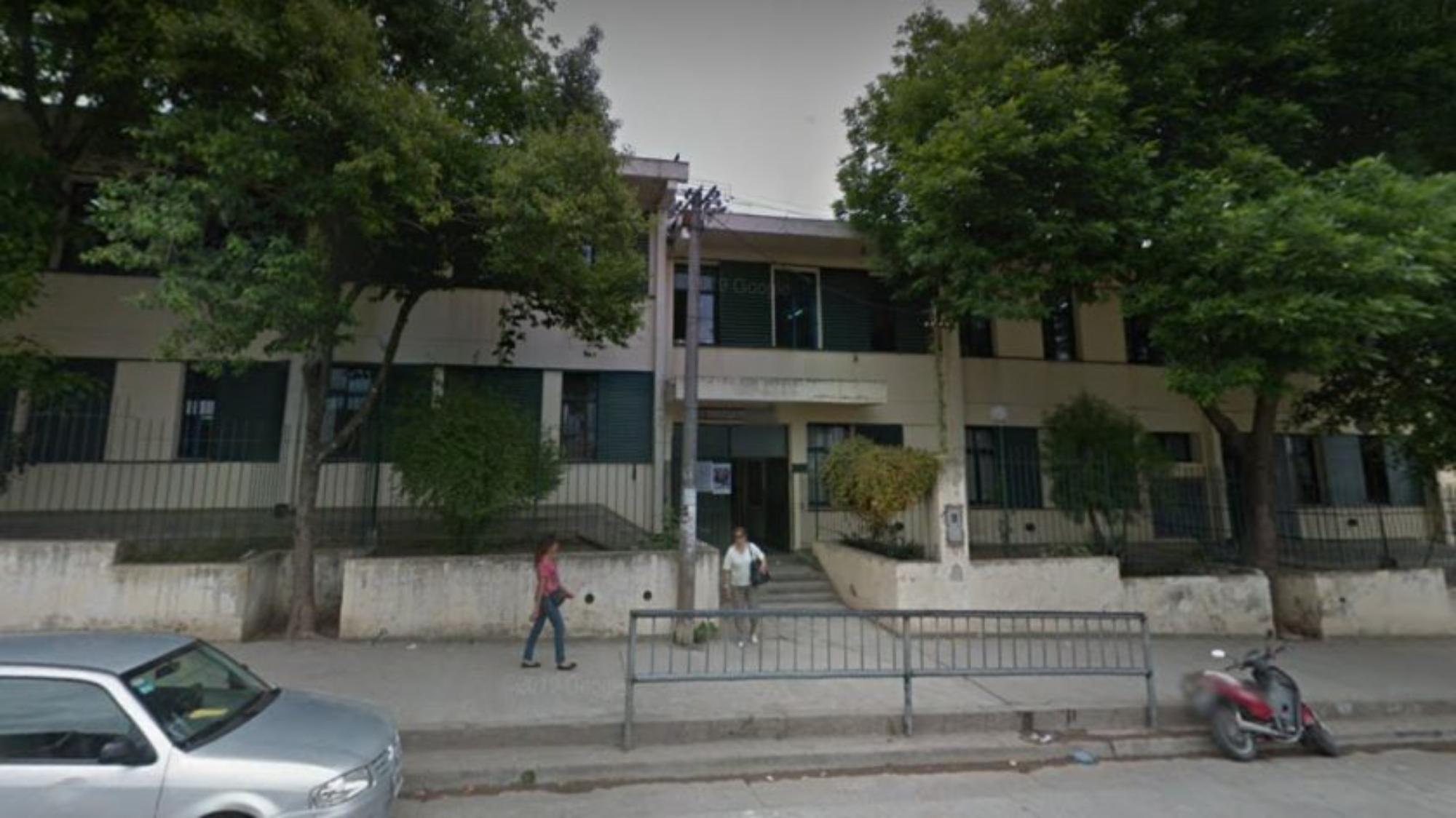 Grave denuncia por la violenta agresión a un menor en una escuela.