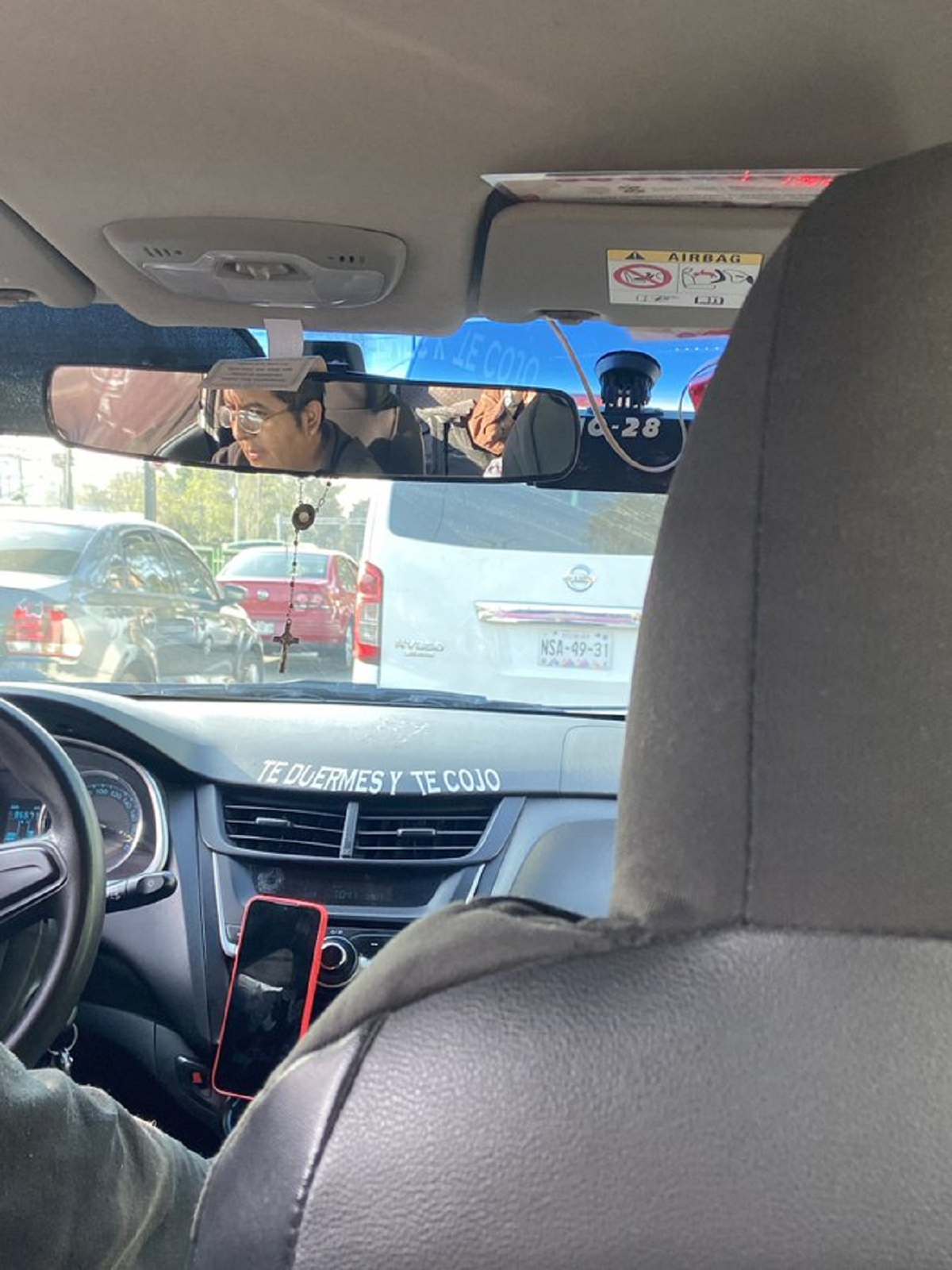 La foto que logró sacar la mujer desde el asiento de atrás del auto.