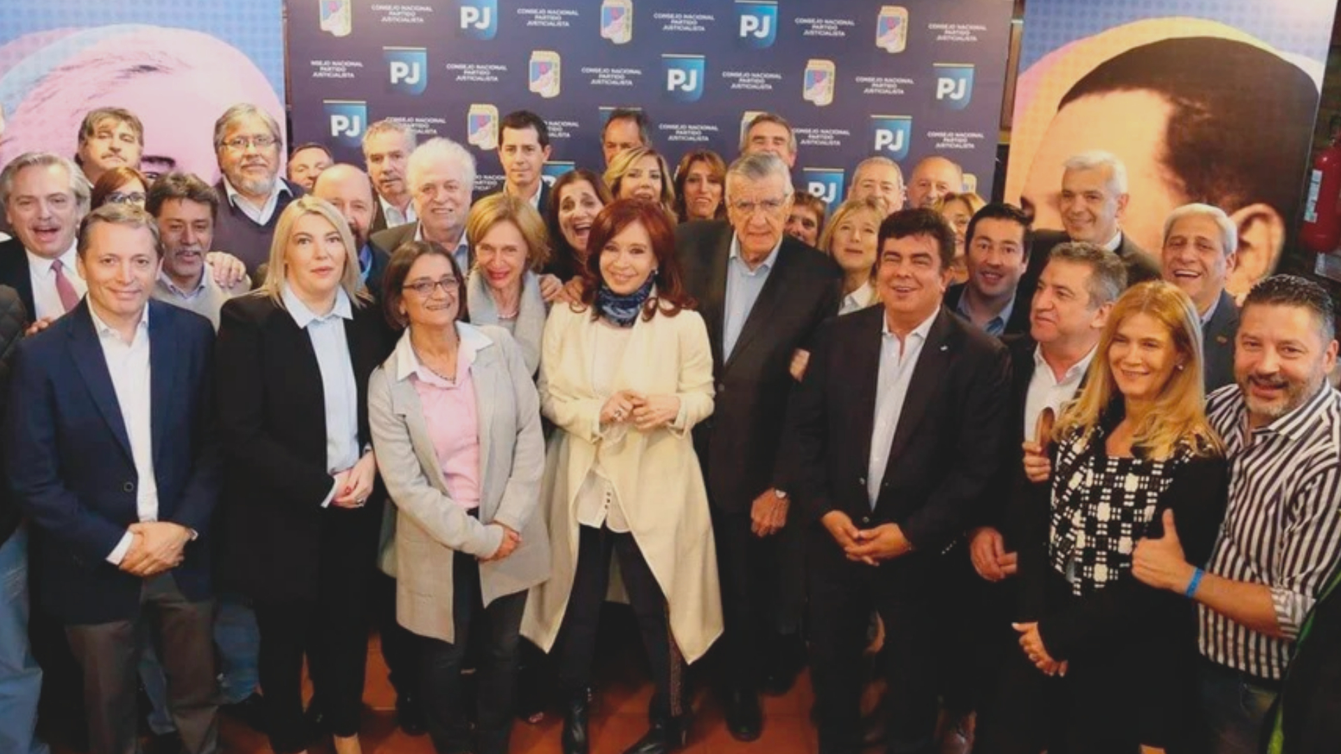 Cristina Kirchner junto a dirigentes del   <a href='https://www.cronica.com.ar/tags/PJ'>PJ</a>