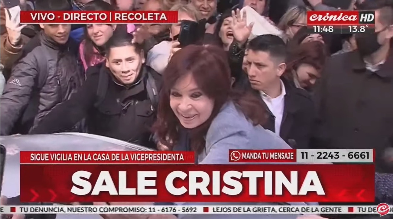 Una vez más, la vicepresidenta Cristina Kirchner recibió el apoyo de sus seguidores.