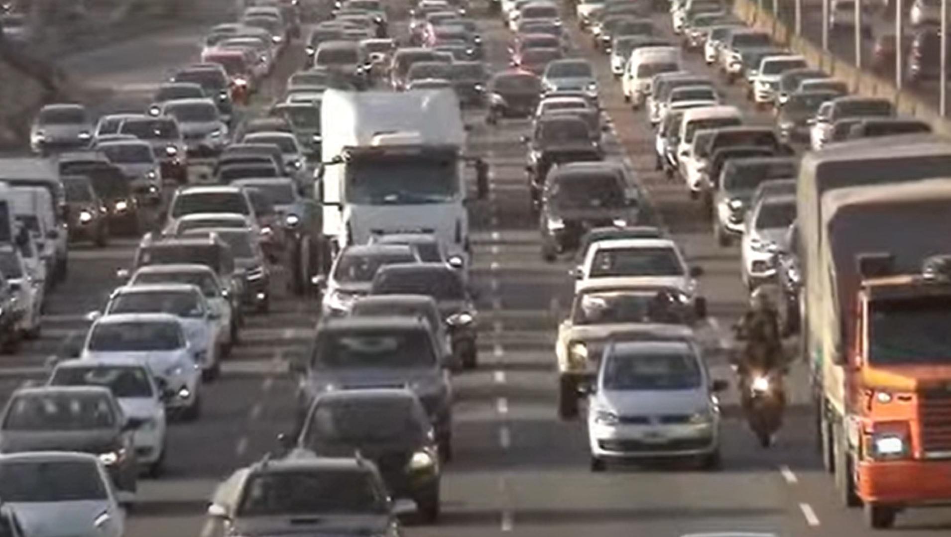 Tránsito congestionado en los accesos a CABA (Imagen ilustrativa).