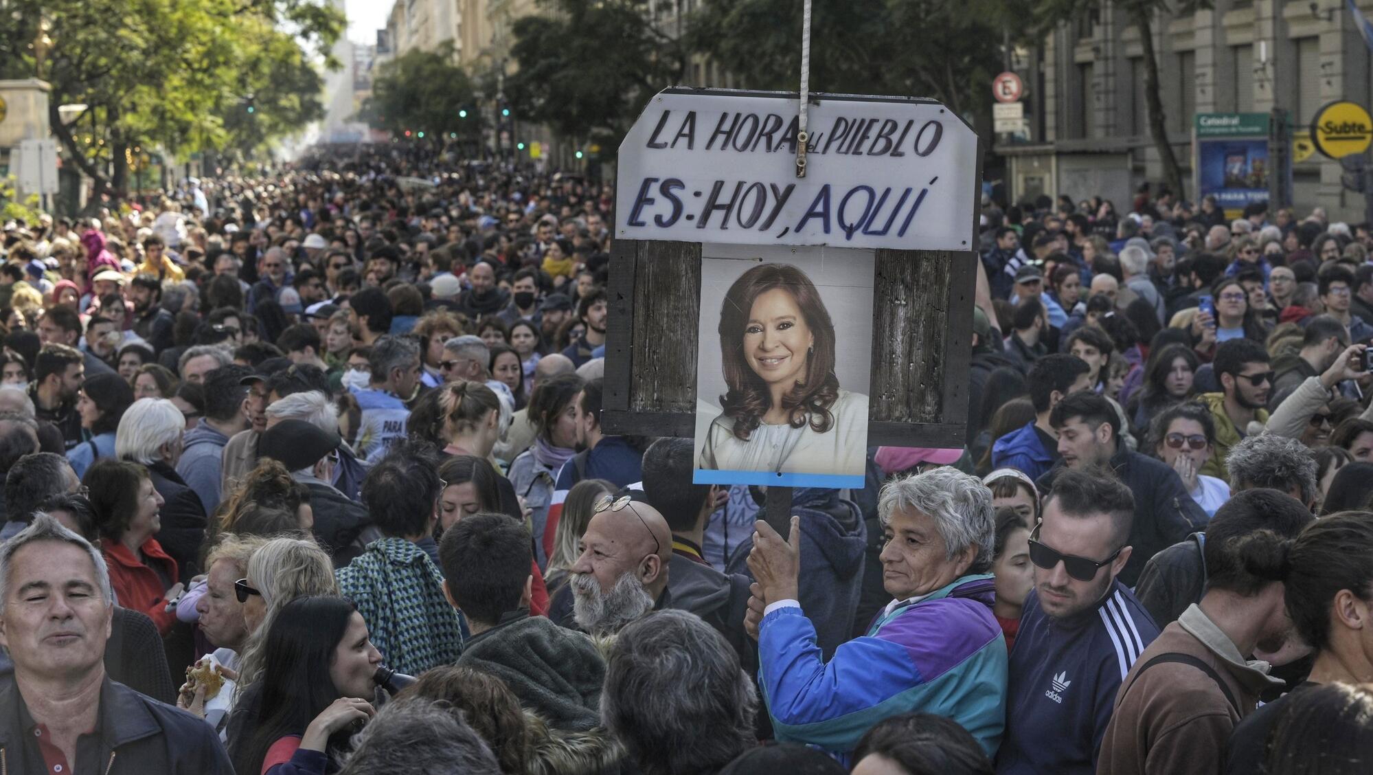 Amplio y nutrido apoyo a Cristina Kirchner en la marcha (Télam).