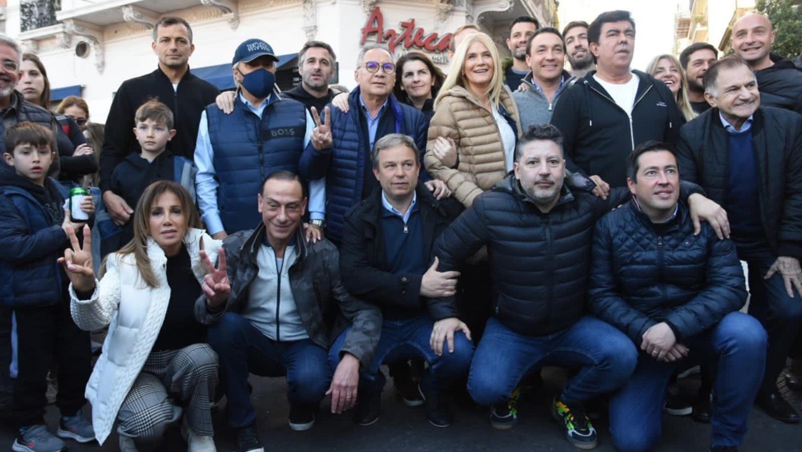 Dulce Granados, junto a otros referentes del Conurbano en la marcha del sábado en Plaza de Mayo (Gentileza @GranadosDulceOk/Twitter).