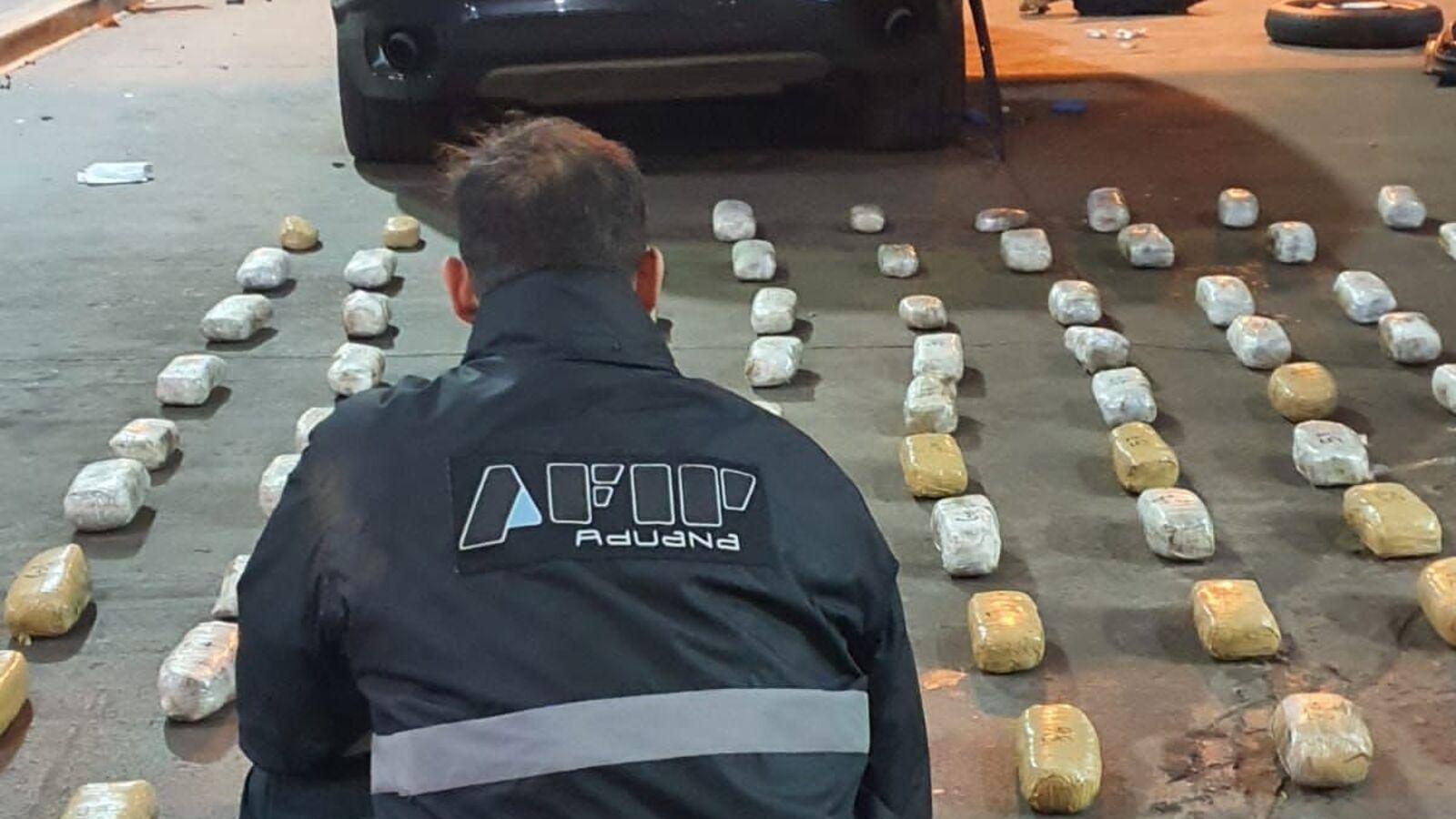 El operativo realizado en Puerto Iguazú, Misiones, que permitió incautar la droga proveniente de Paraguay.