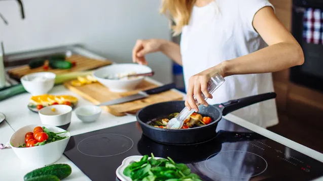 Se la pasan en la cocina.