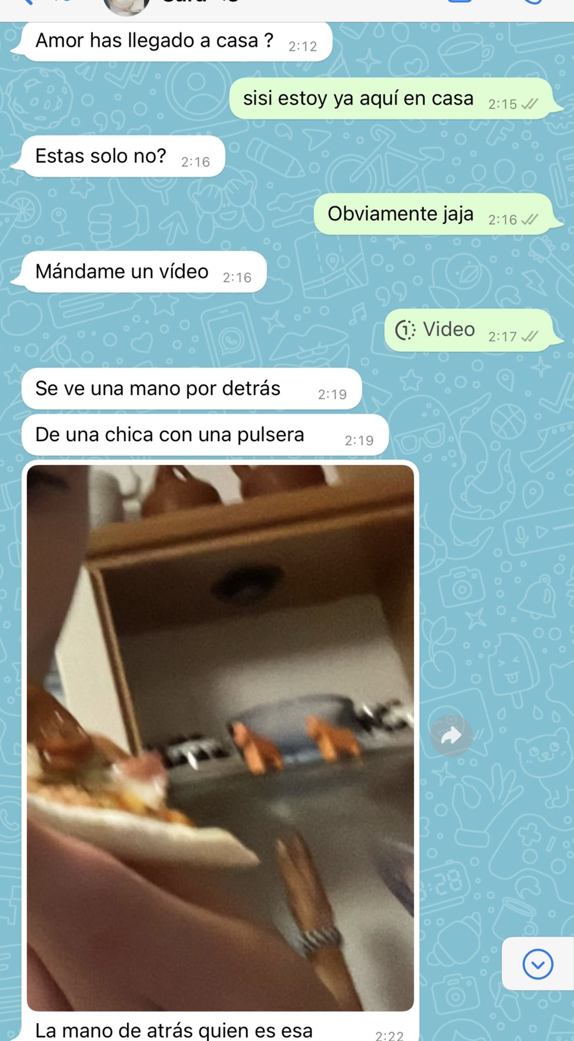  Una mujer se puso celosa por una pata de jamón y el chat se volvió viral en las redes sociales. 