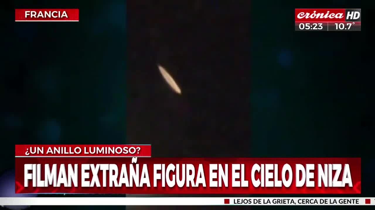 La extraña luz estuvo en el cielo por varios minutos (Captura de TV).