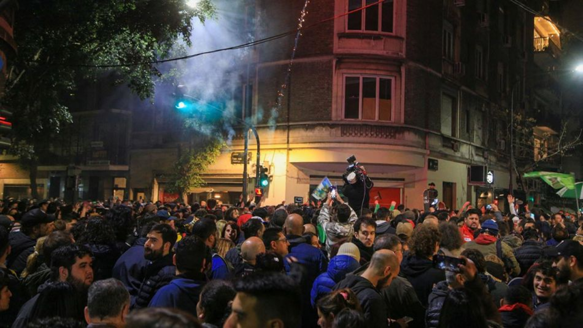 Las manifestaciones en la puerta de la casa de la Vicepresidenta.