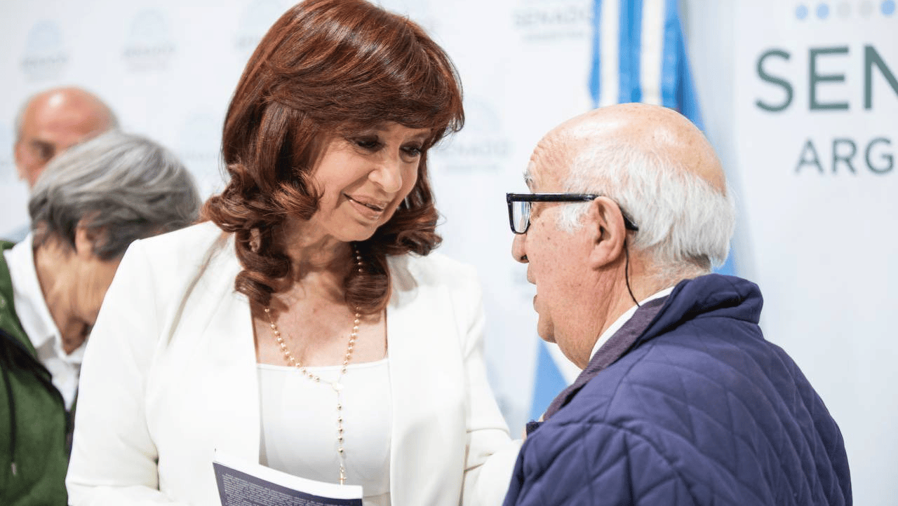 Cristina Kirchner reapareció en el Senado tras el atentado.