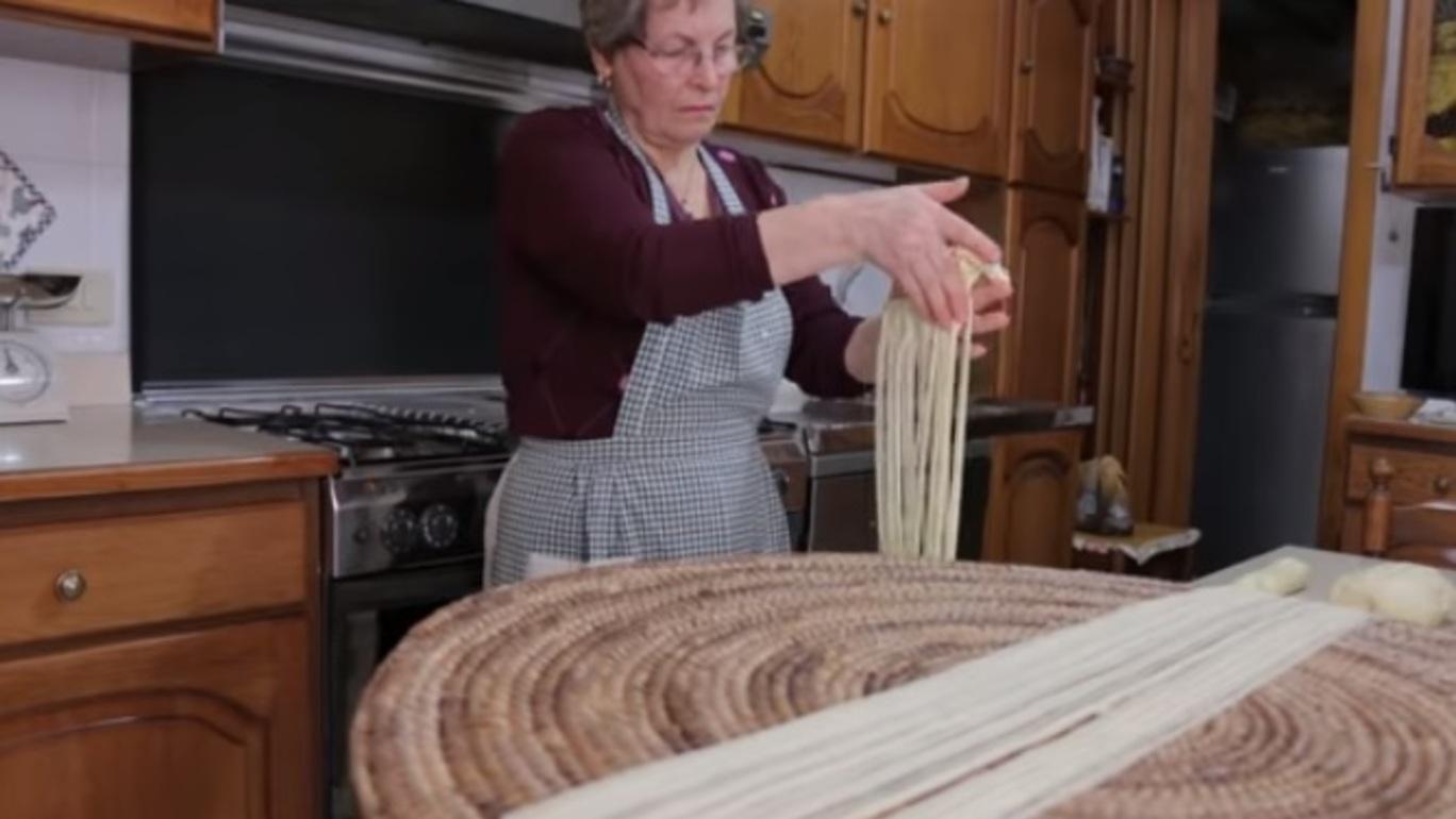 Tres mujeres de una misma familia son dueñas del secreto culinario (Captura de video).