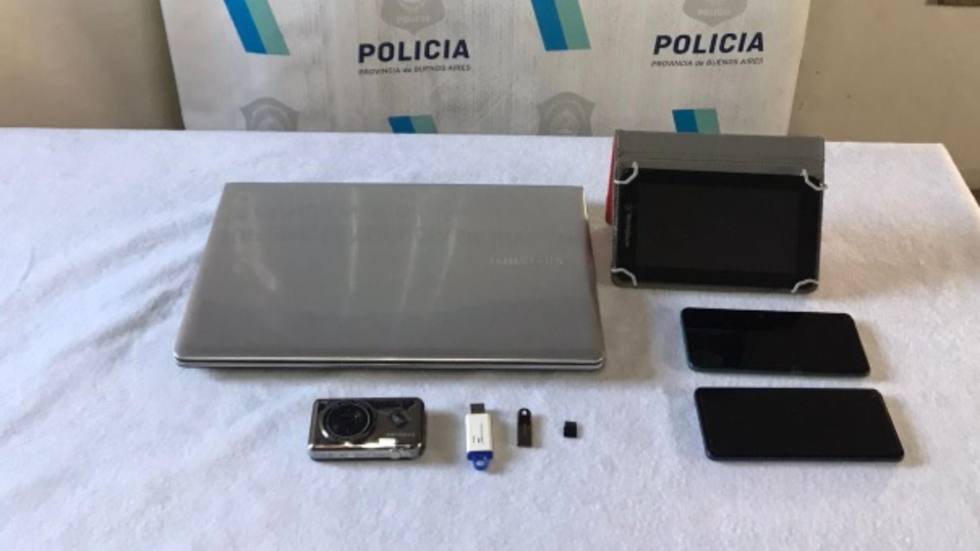 Estos son los diferentes objetos que fueron secuestrados en el operativo.